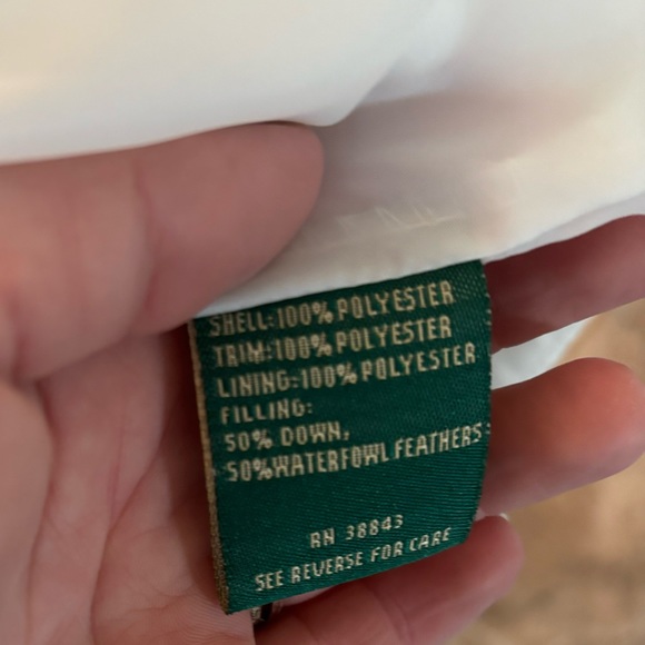 Beautiful, NWOT, Women’s Med. White Puffer. Cozy & Flattering, Slimming Waist. - Picture 5 of 8